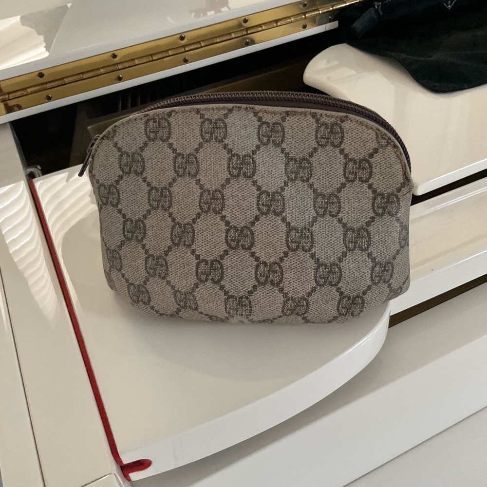 AUTHENTIC GUCCI MAKEUP CASE